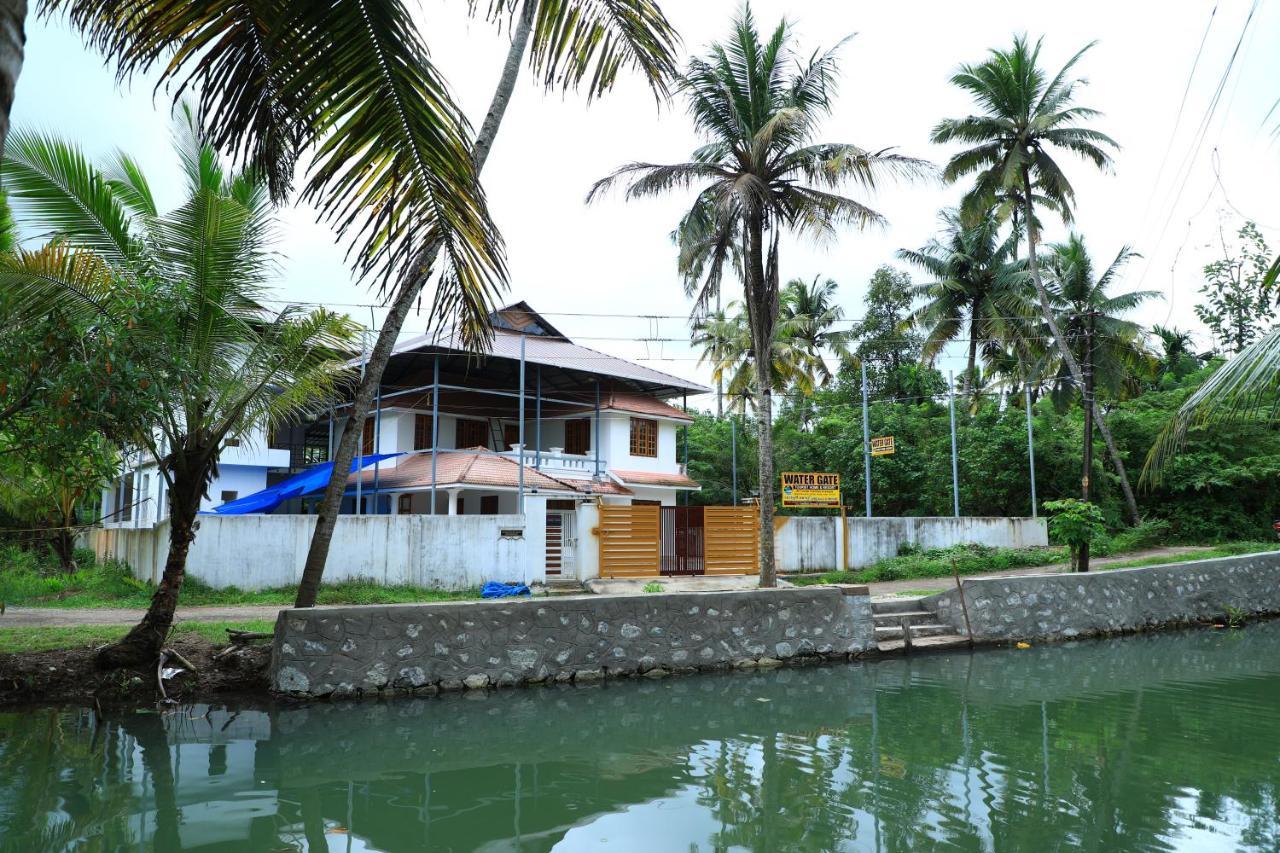 Water Gate Tourist Home And Resorts Mundrothuruth Exterior photo