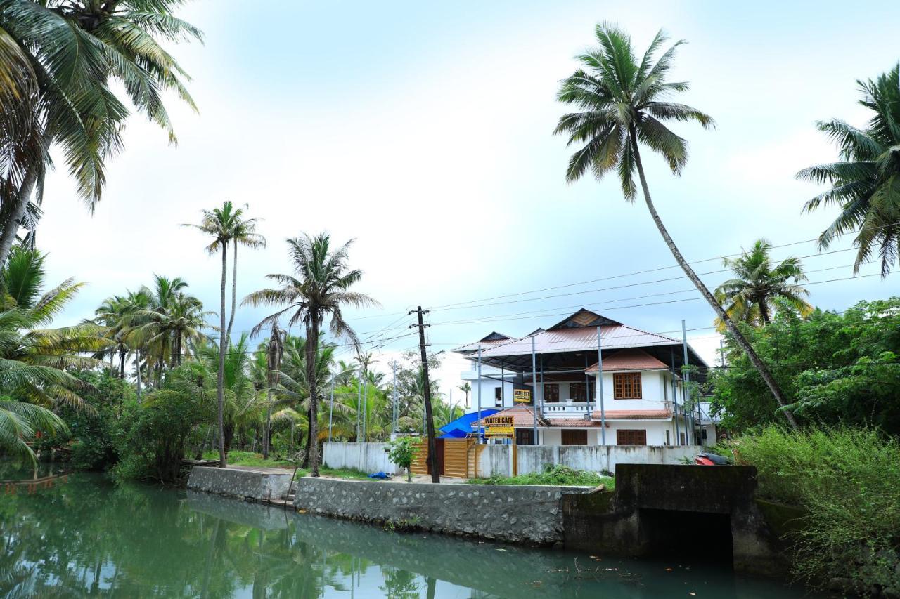 Water Gate Tourist Home And Resorts Mundrothuruth Exterior photo
